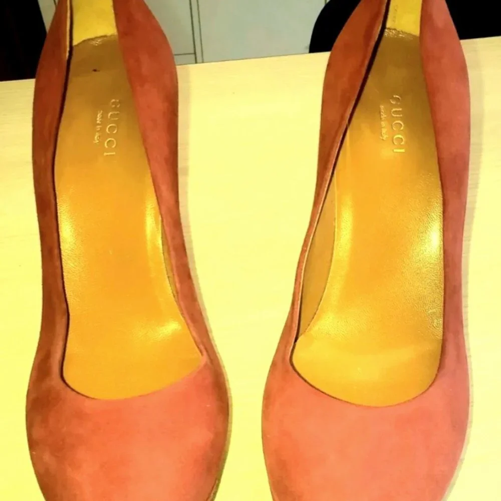 Gucci Raspberry Red platform heels - Picture 2 of 4